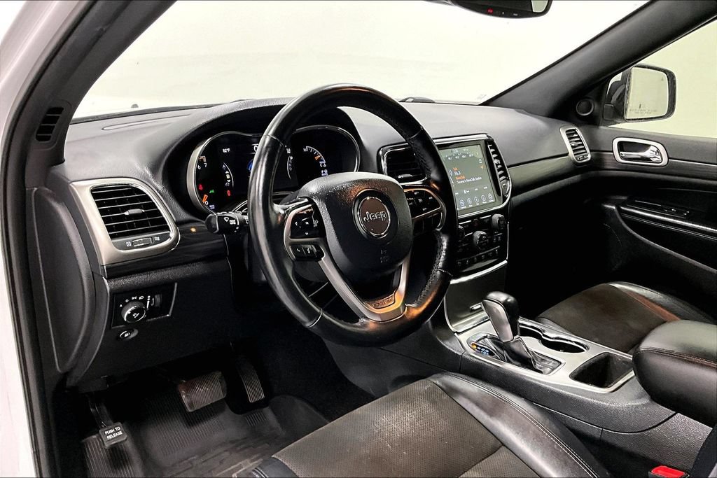 Used 2020 Jeep Grand Cherokee Altitude AWD/4WD image 15