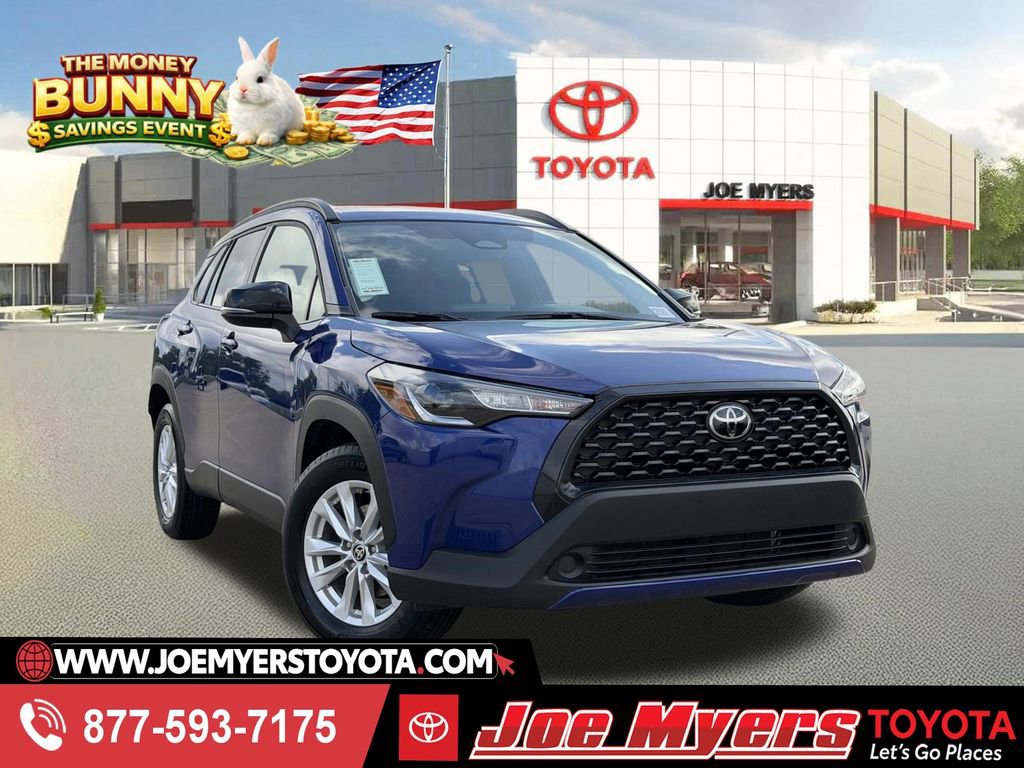 Used 2025 Toyota Corolla Cross LE FWD image 1