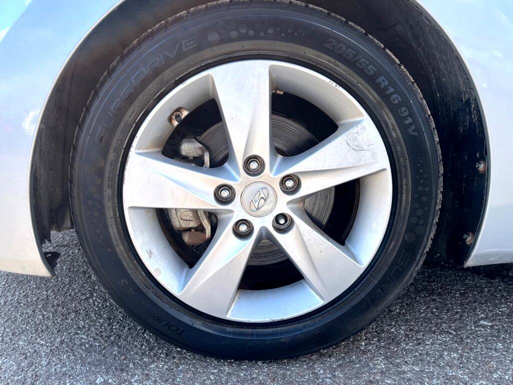 Used 2013 Hyundai Elantra GLS image 12