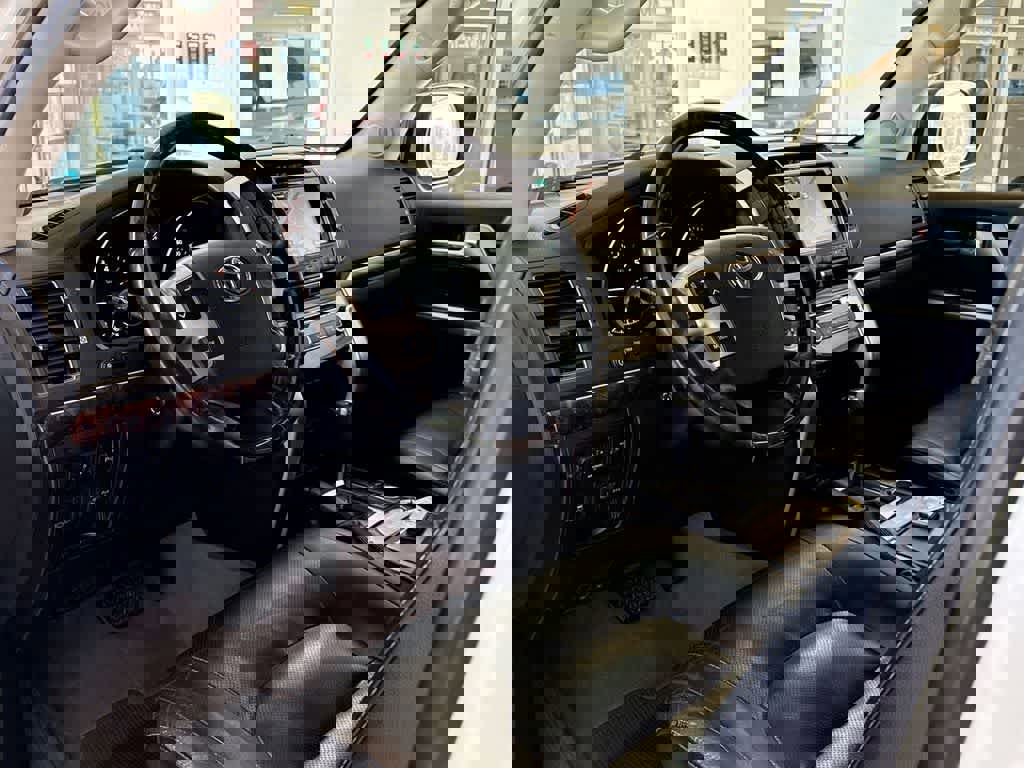 Used 2015 Toyota Land Cruiser image 11