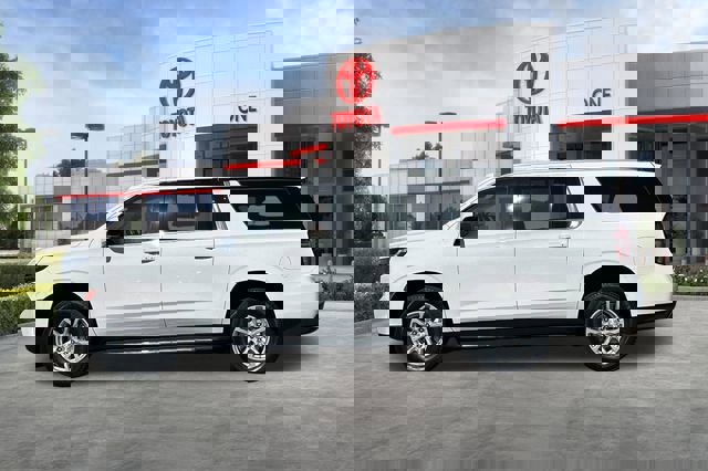 Used 2023 Chevrolet Suburban LT AWD/4WD image 8