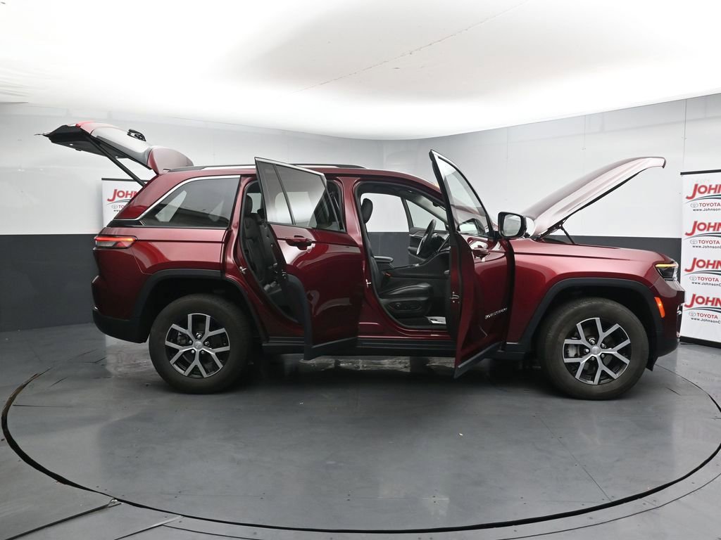 Used 2023 Jeep Grand Cherokee Limited AWD/4WD image 37