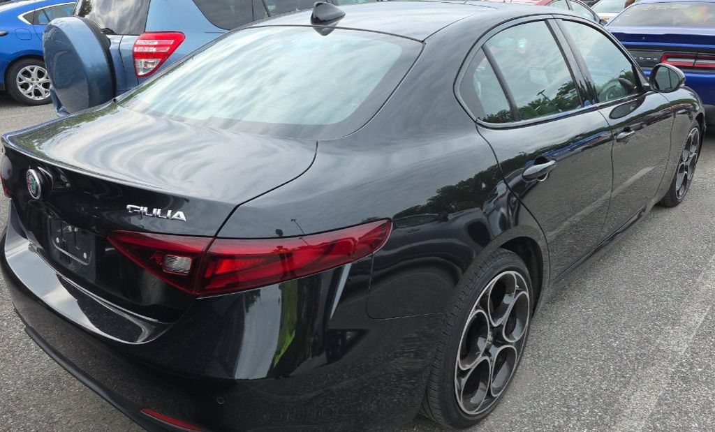 Used 2023 Alfa Romeo Giulia Veloce AWD/4WD image 2