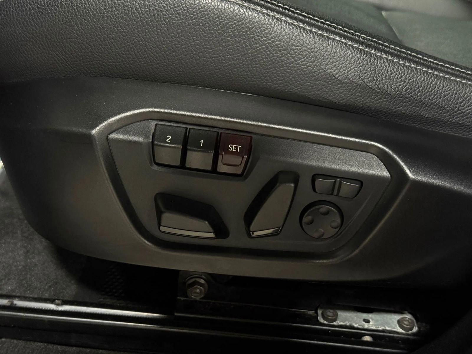 Used 2018 BMW X4 M40i image 13