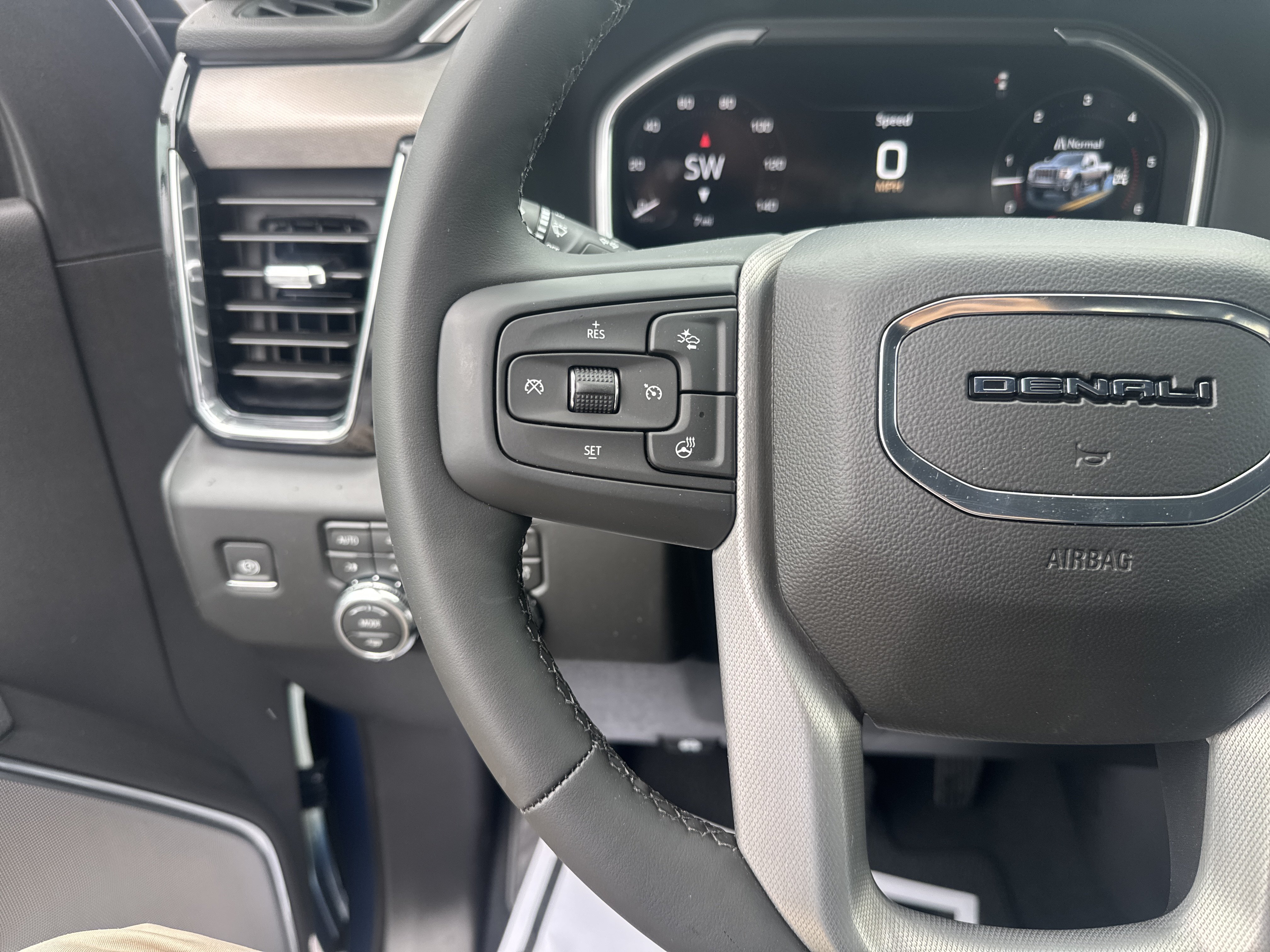 New 2026 GMC Sierra 2500 Denali w/ Denali Reserve Package AWD/4WD image 18