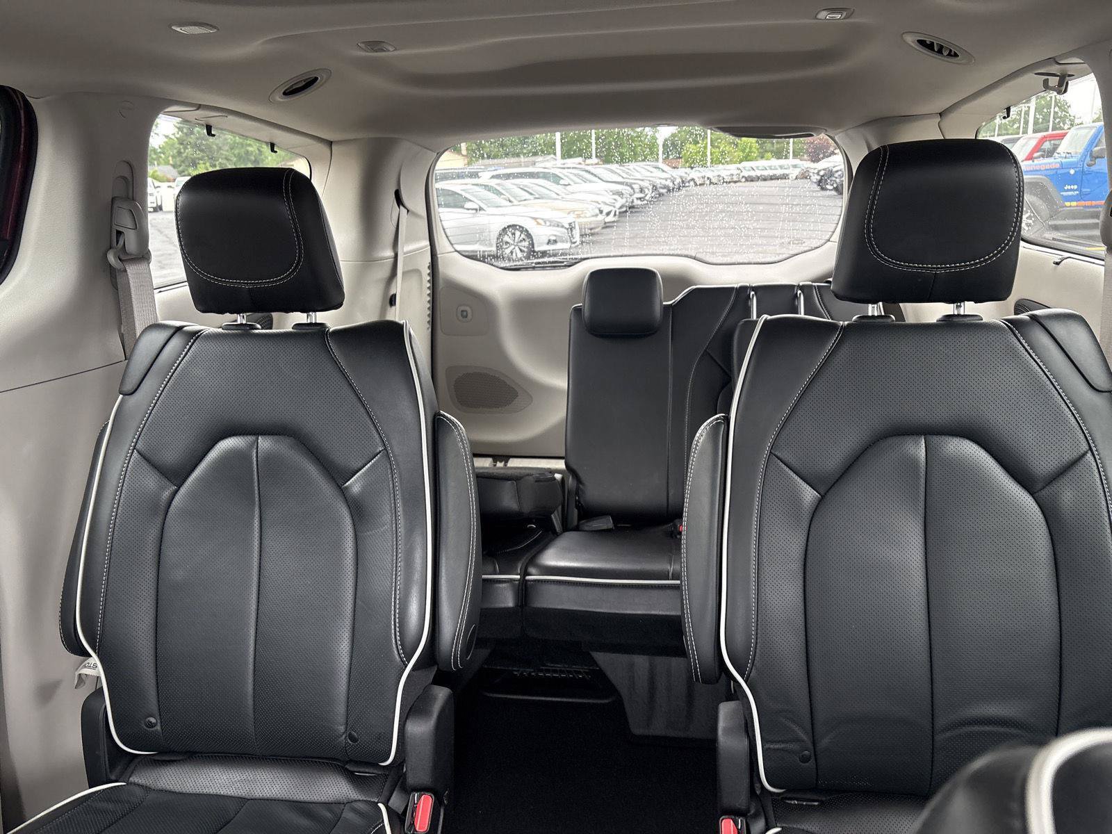 Used 2023 Chrysler Pacifica Limited FWD image 27