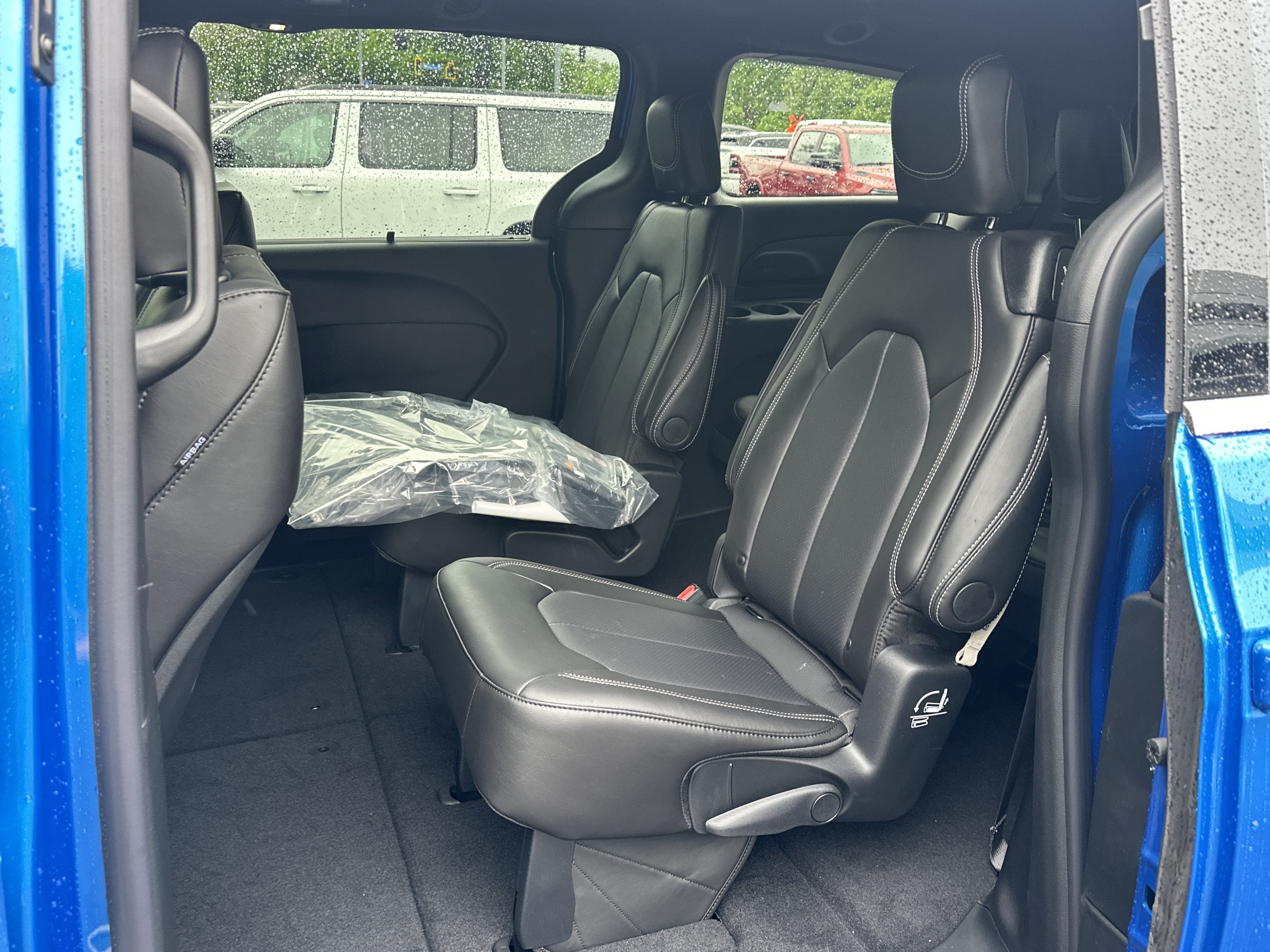 New 2027 Chrysler Pacifica Select FWD image 29