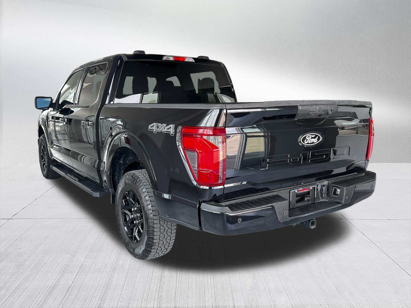Used 2024 Ford F150 XLT w/ XLT Black Appearance Package AWD/4WD image 8