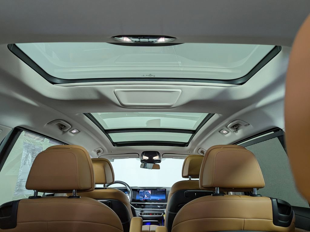 Certified 2023 BMW X7 xDrive40i w/ Premium Package image 15