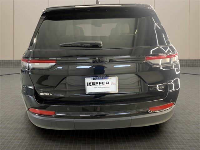 New 2025 Jeep Grand Cherokee Limited w/ Black Appearance Package image 4