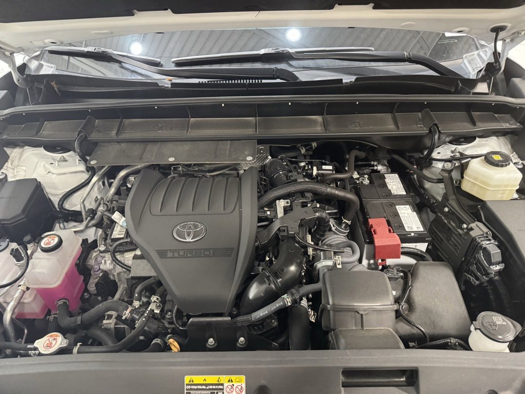 Used 2023 Toyota Highlander L image 9