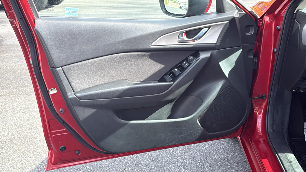 Used 2017 MAZDA MAZDA3 Sport w/ Preferred Equipment Package FWD image 9