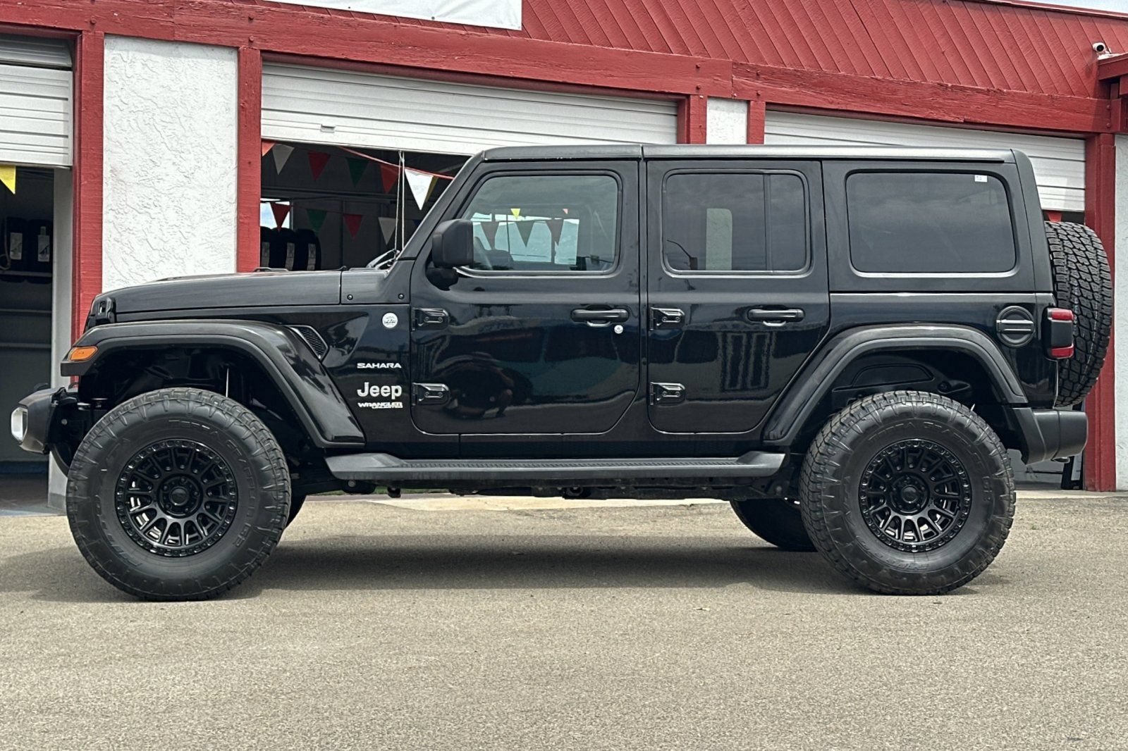 Used 2021 Jeep Wrangler Unlimited Sahara AWD/4WD image 7
