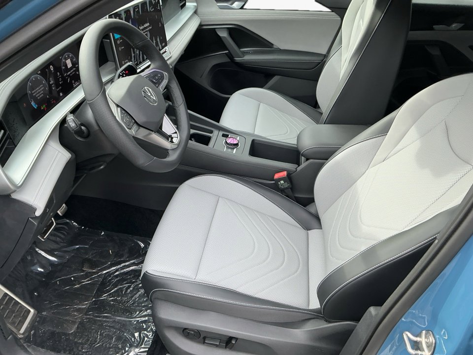 New 2026 Volkswagen Tiguan SE R-Line AWD/4WD image 9