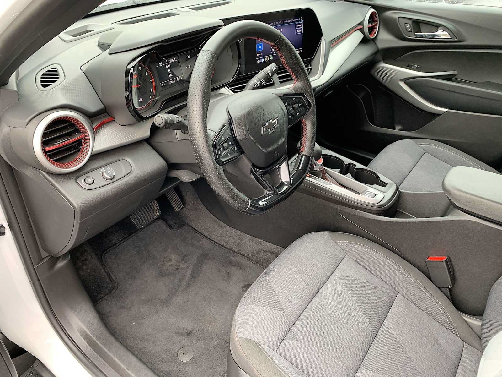 Certified 2024 Chevrolet Trax RS w/ Driver Confidence Package FWD image 10