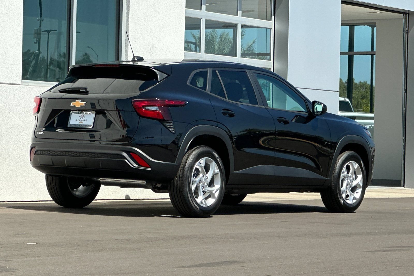 New 2026 Chevrolet Trax LS w/ LS Convenience Package FWD image 4