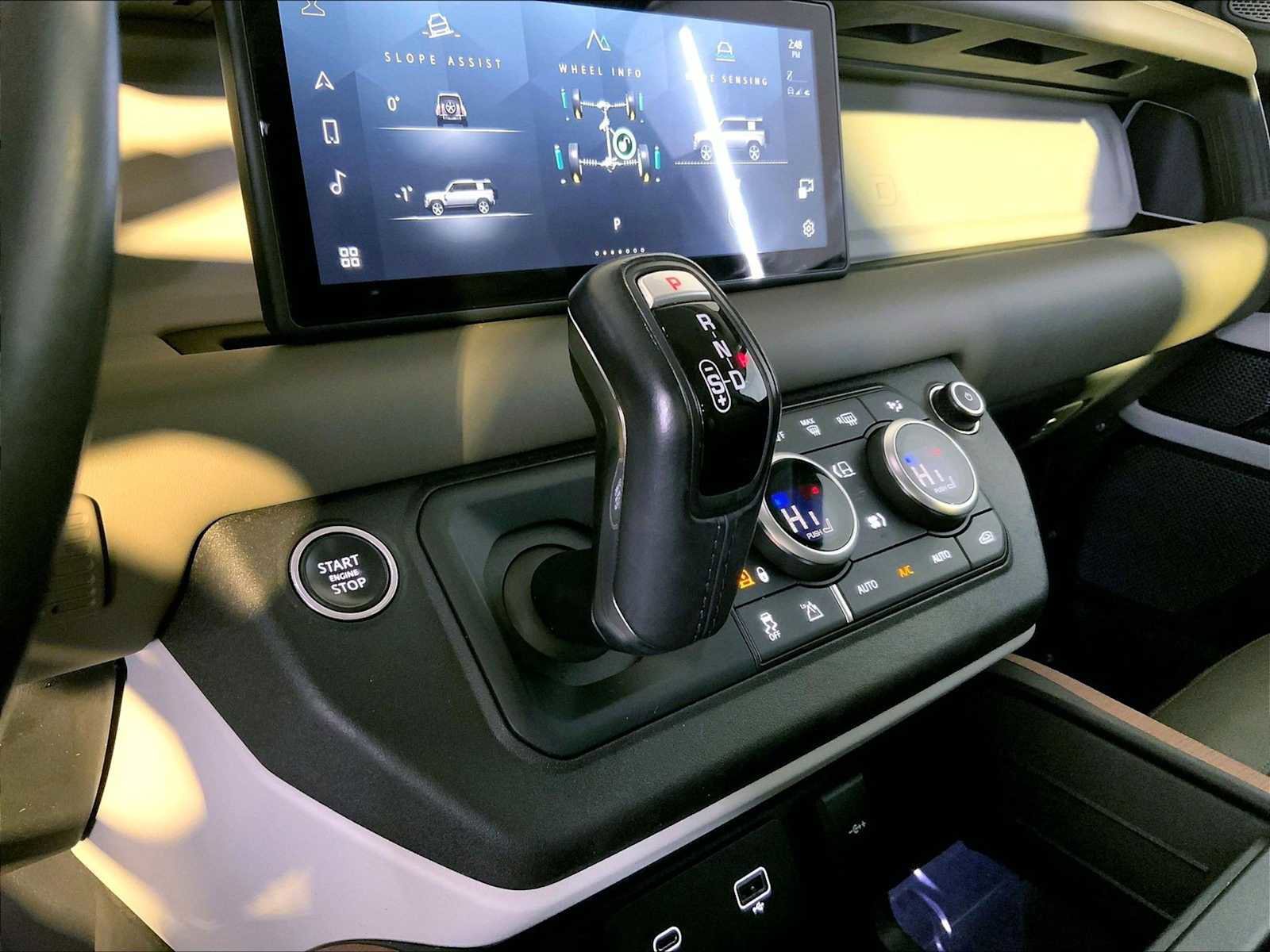 Used 2020 Land Rover Defender 110 SE image 17