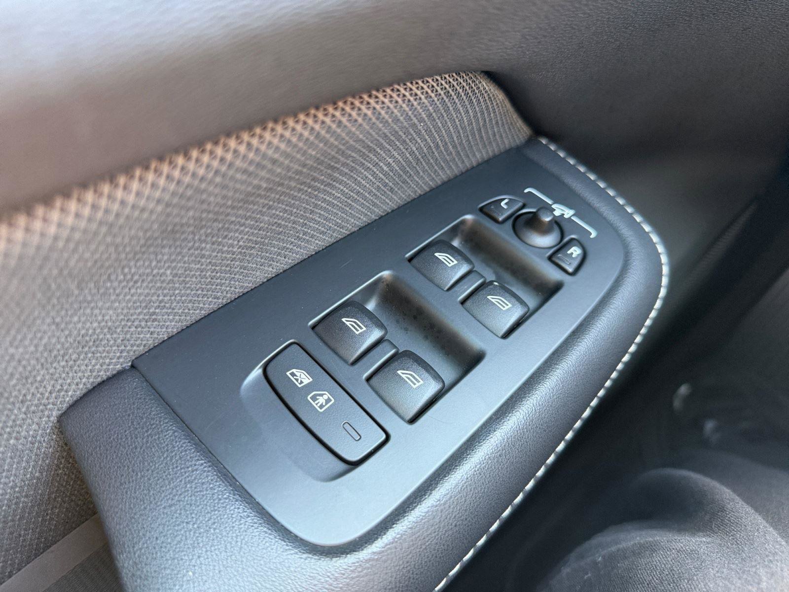 Used 2021 Volvo S60 T8 R-Design w/ Climate Package image 24