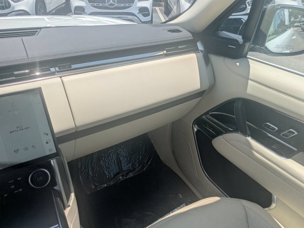 Used 2023 Land Rover Range Rover SE AWD/4WD image 4