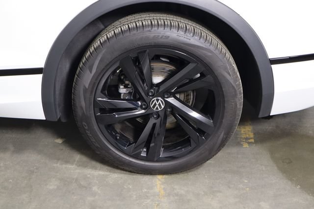 Used 2024 Volkswagen Tiguan SE R-Line AWD/4WD image 42