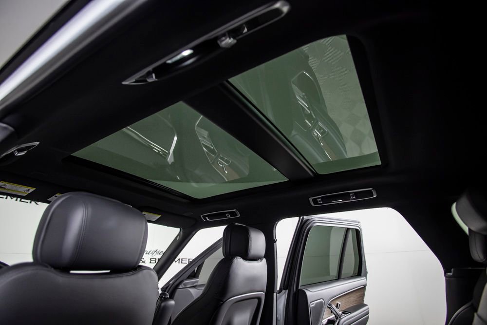 Used 2025 Land Rover Range Rover SE image 26
