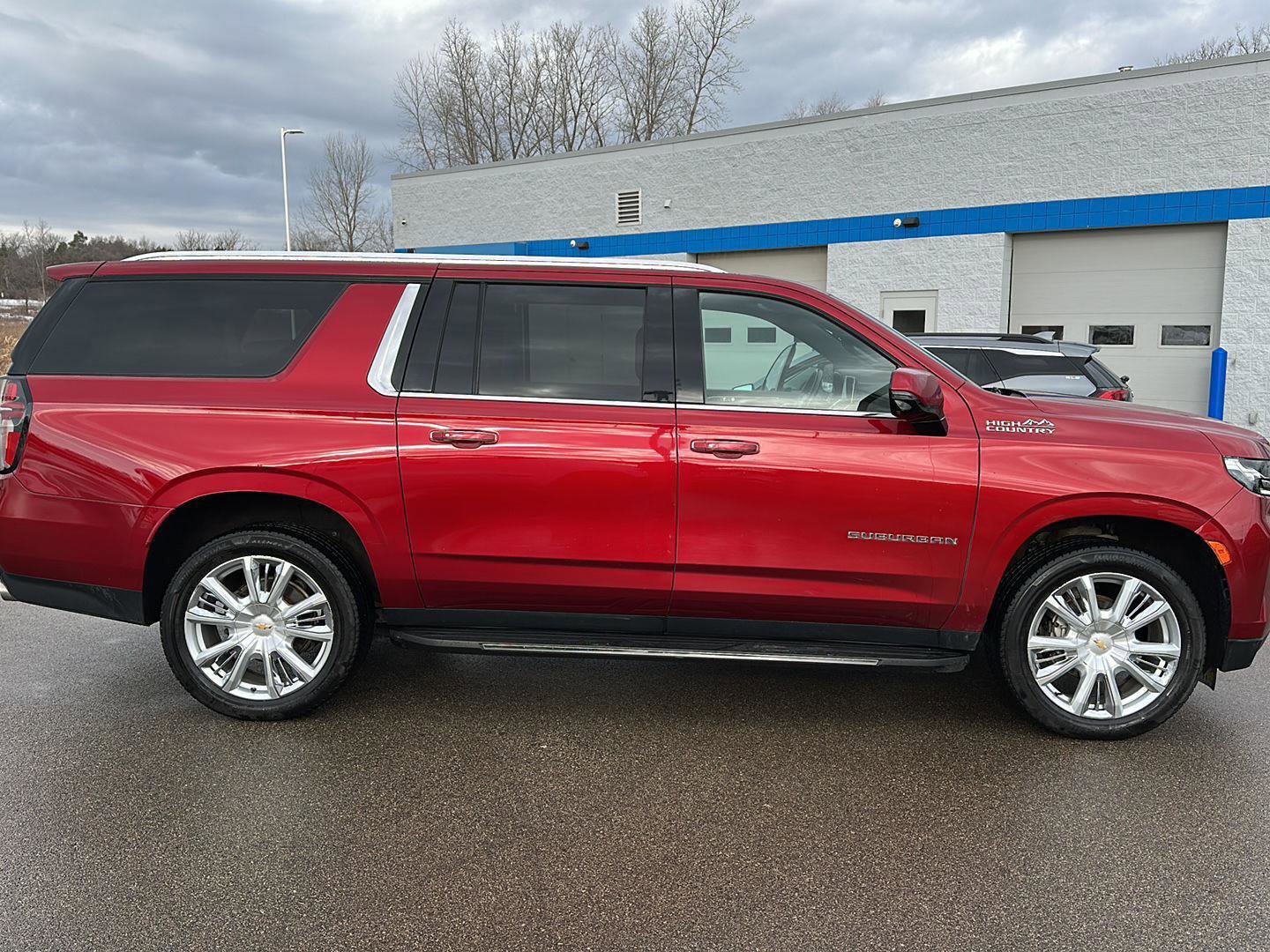 Used 2022 Chevrolet Suburban High Country image 7