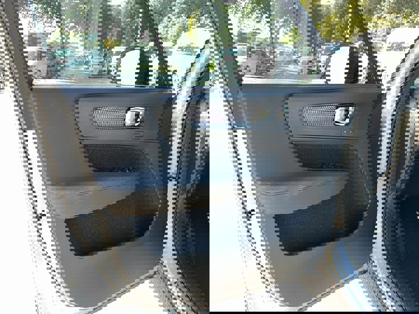 Used 2021 Volvo XC40 T5 R-Design w/ Protection Package Premier image 7