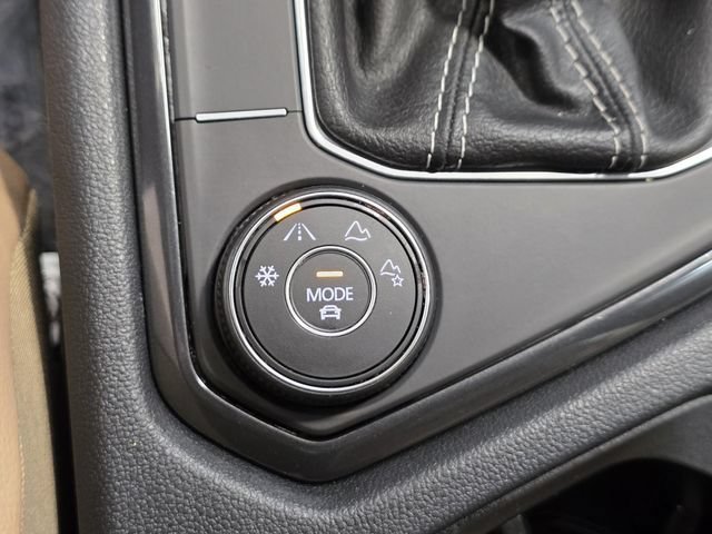 Certified 2024 Volkswagen Tiguan SE R-Line AWD/4WD image 19