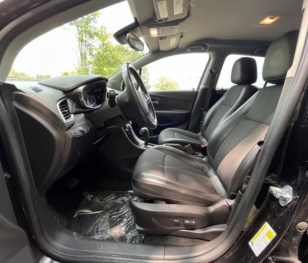 Certified 2020 Chevrolet Trax LT w/ LT Convenience Package FWD image 10