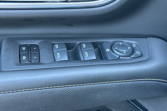 Used 2024 GMC Yukon SLT AWD/4WD image 12