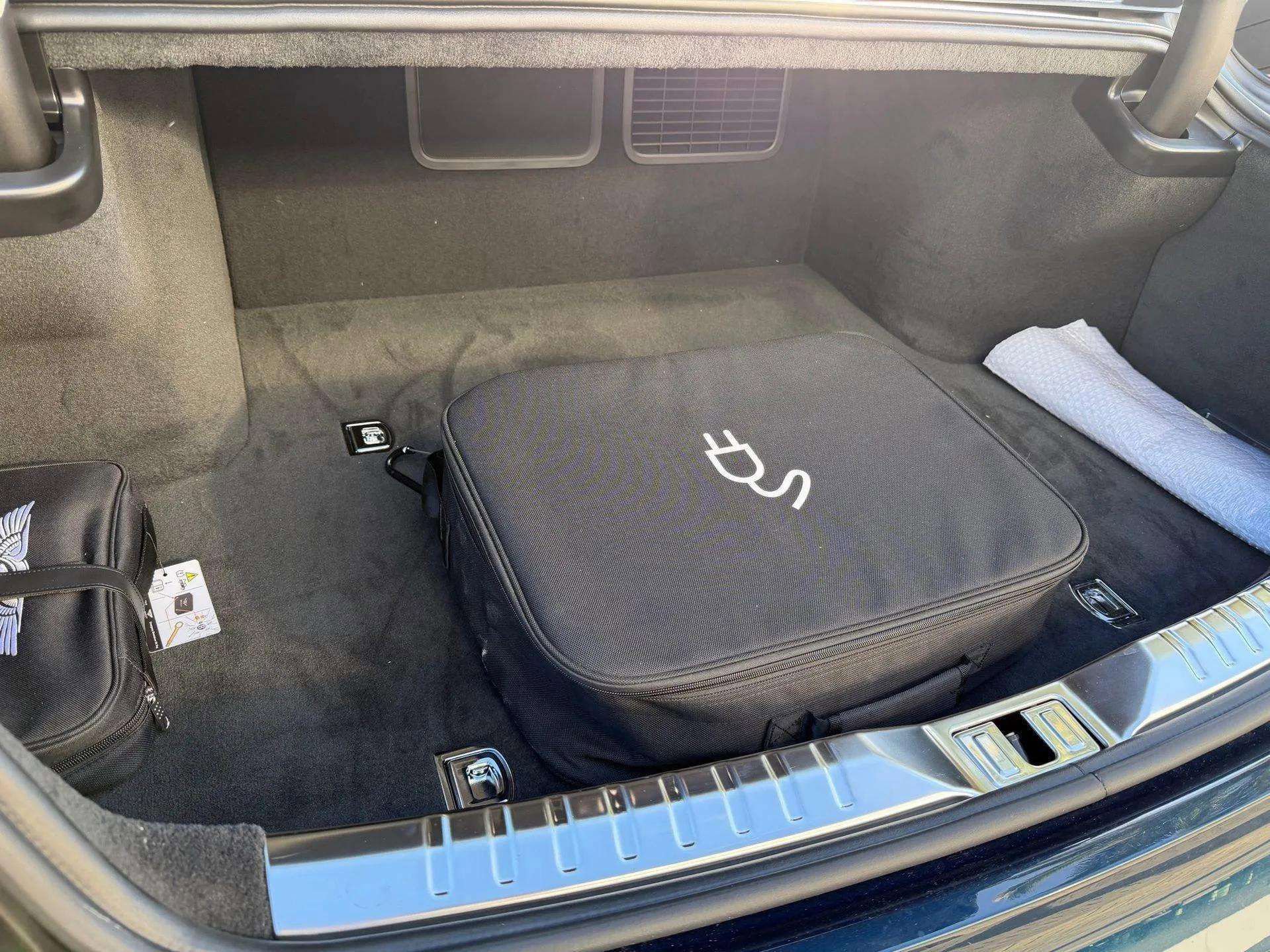 Used 2025 Bentley Flying Spur Plug-In Hybrid image 42