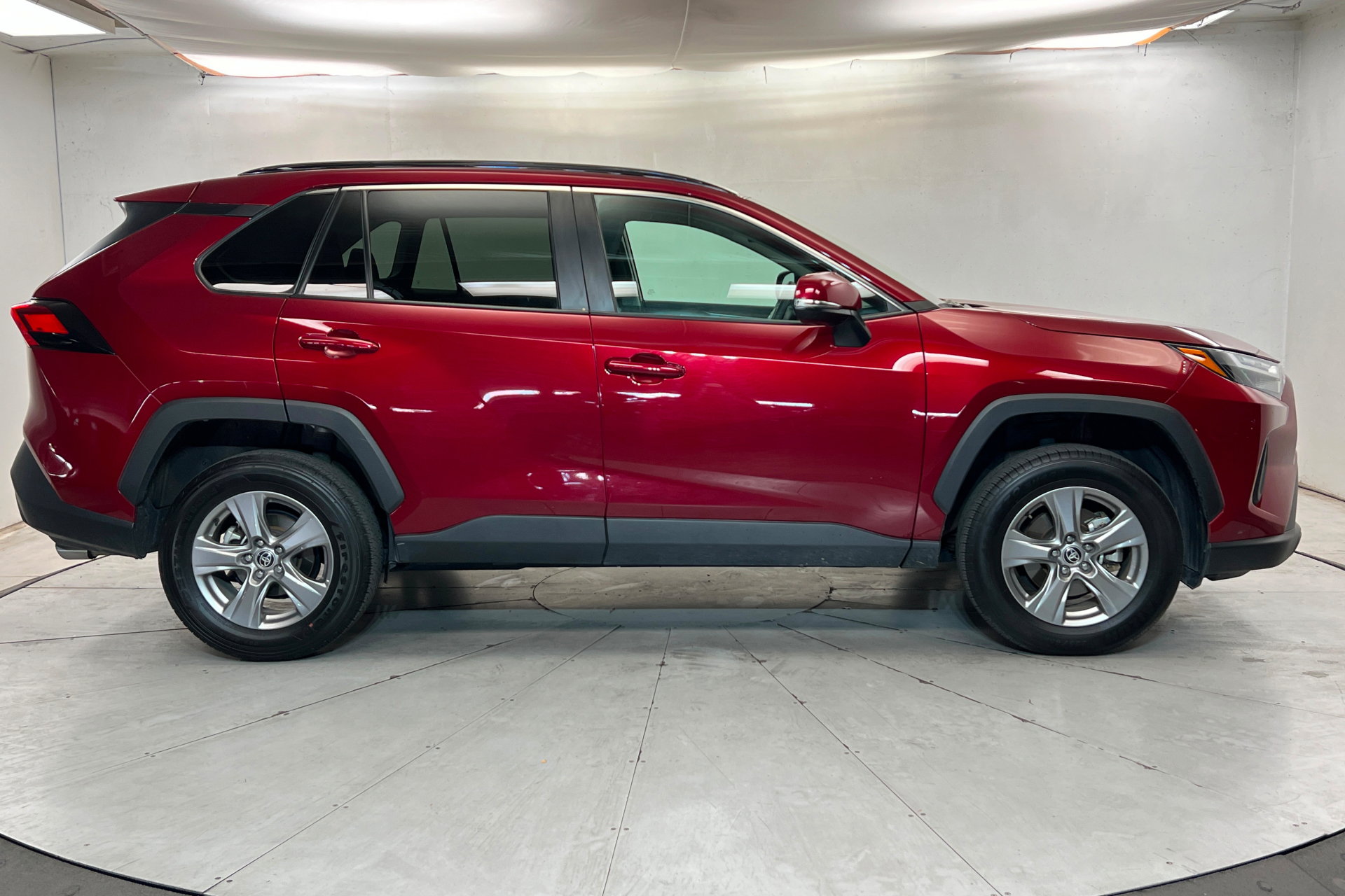 Used 2025 Toyota RAV4 XLE AWD/4WD image 7