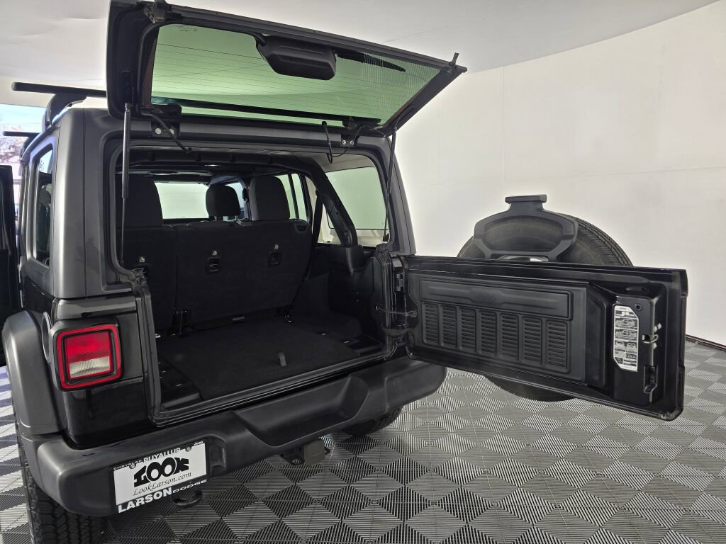 Used 2018 Jeep Wrangler Unlimited Sport S image 14