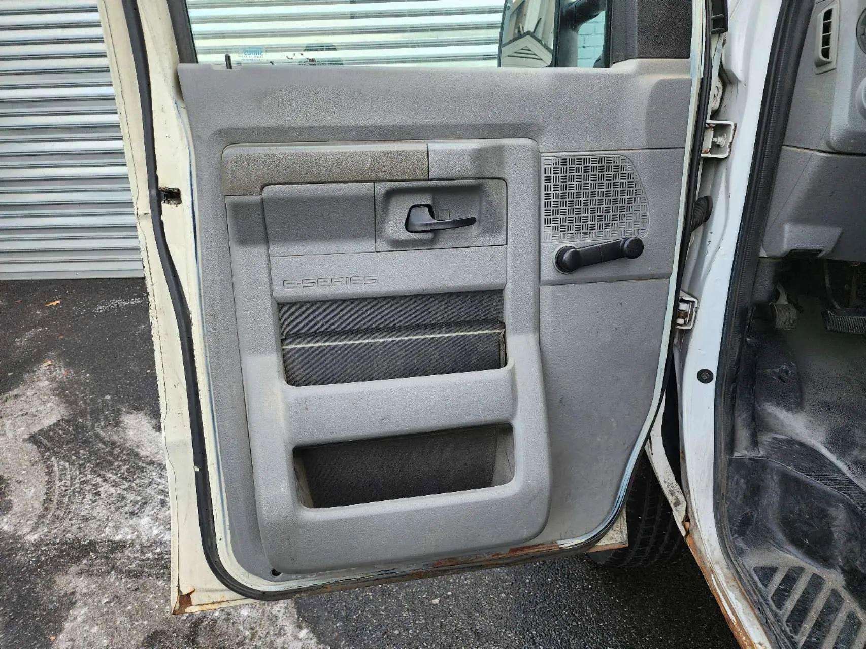 Used 2011 Ford E-250 and Econoline 250 image 4