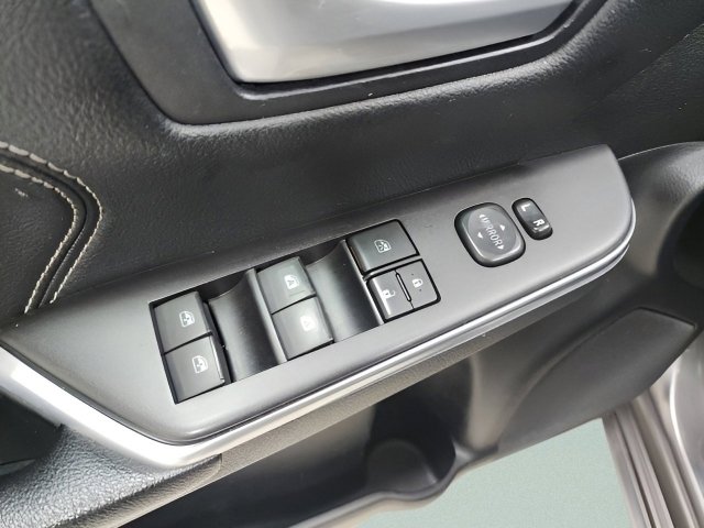 Used 2016 Toyota Camry XLE w/ Advanced Technology Package image 26