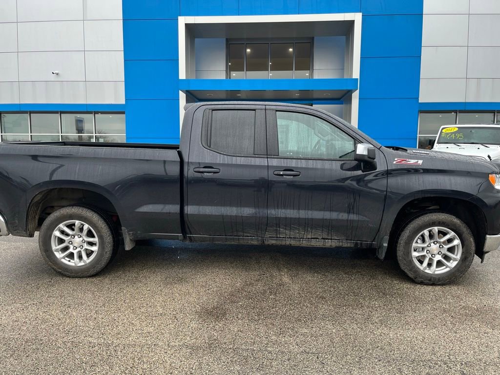 Used 2022 Chevrolet Silverado 1500 LT image 2