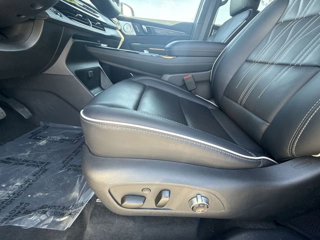 Used 2025 Buick Enclave Avenir w/ LPO, All-Weather Package image 12