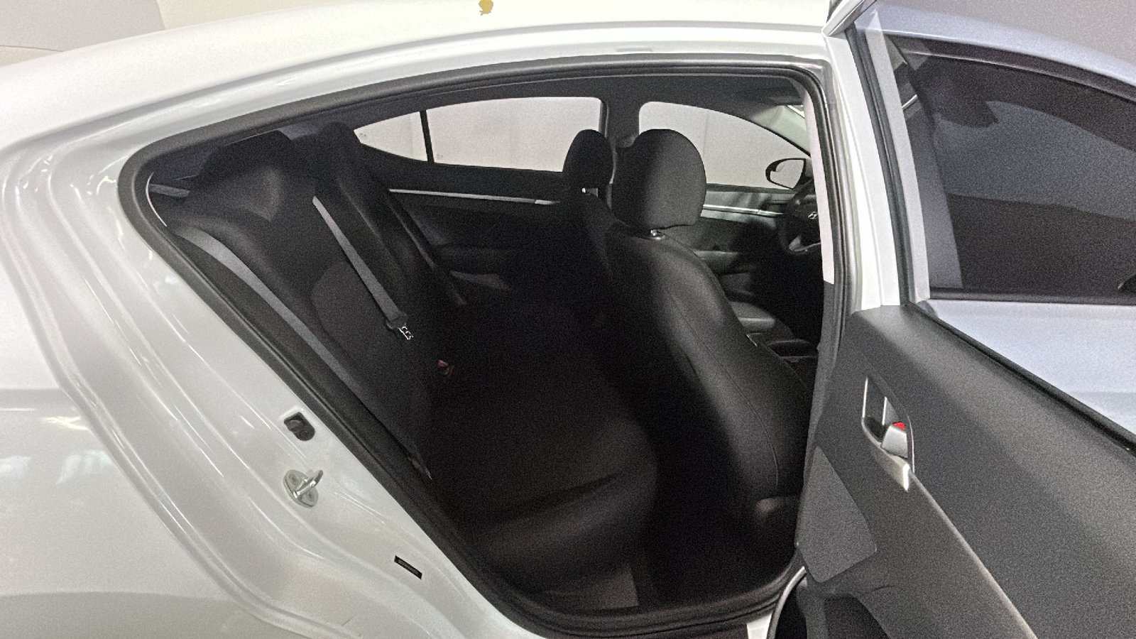 Used 2020 Hyundai Elantra SE w/ Cargo Package (C1) FWD image 34