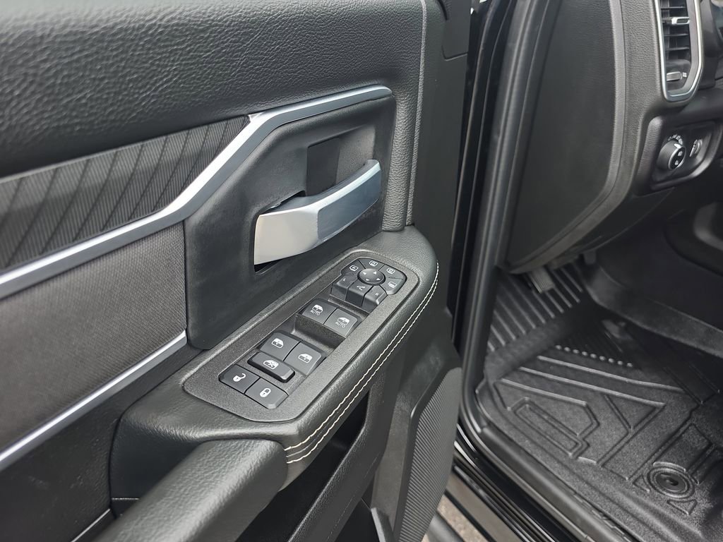 Used 2025 RAM 2500 Big Horn AWD/4WD image 18