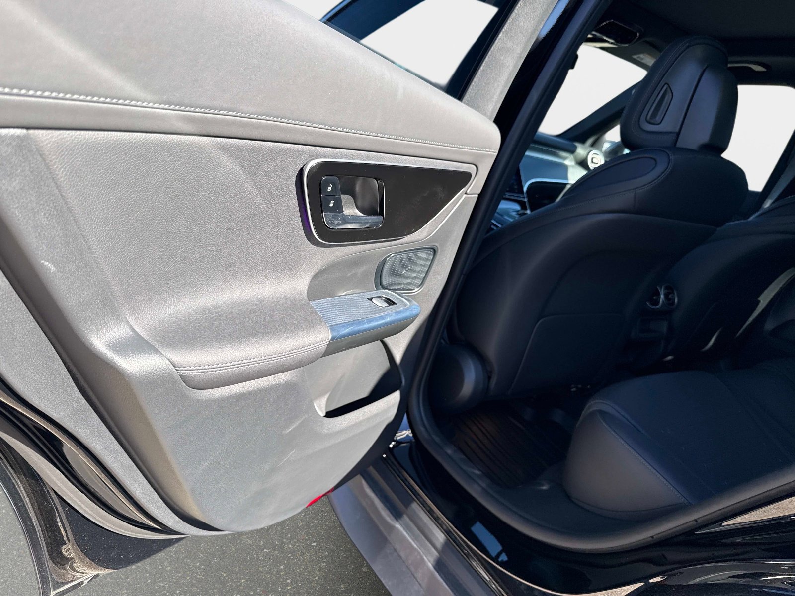 Used 2025 Mercedes-Benz GLC 350e 4MATIC image 14