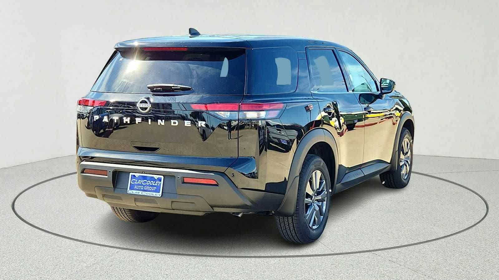 Used 2024 Nissan Pathfinder S FWD image 8