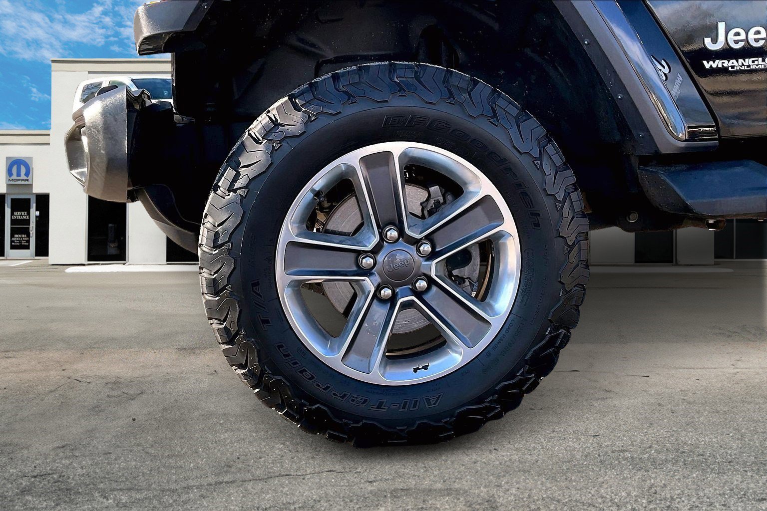 Used 2019 Jeep Wrangler Unlimited Sahara w/ Advanced Safety Group image 8