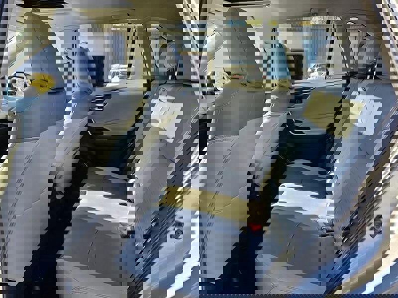 Used 2023 Toyota RAV4 XLE Premium image 7