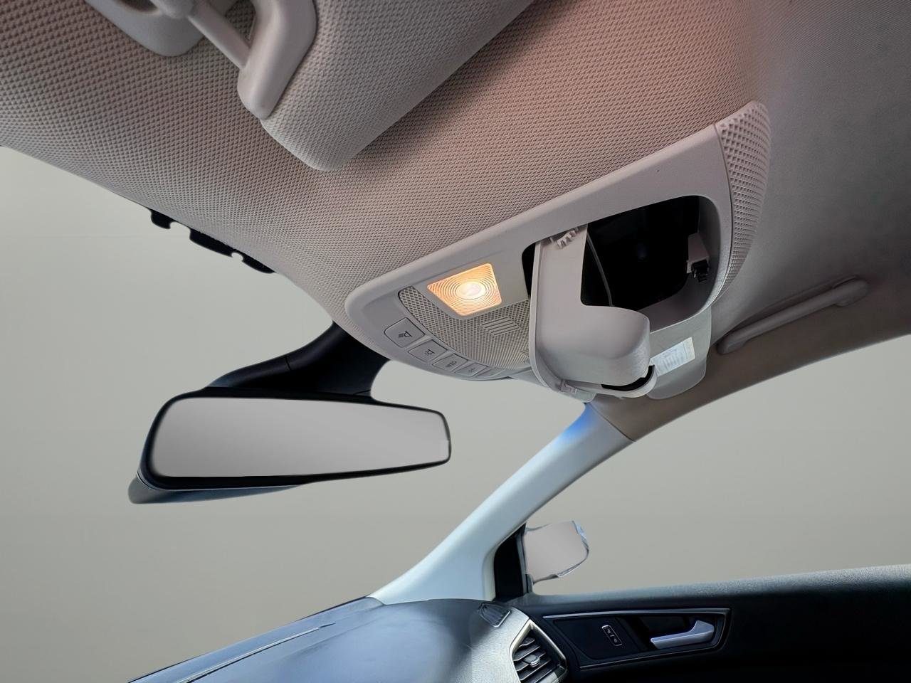 Used 2019 Ford Edge SE image 26