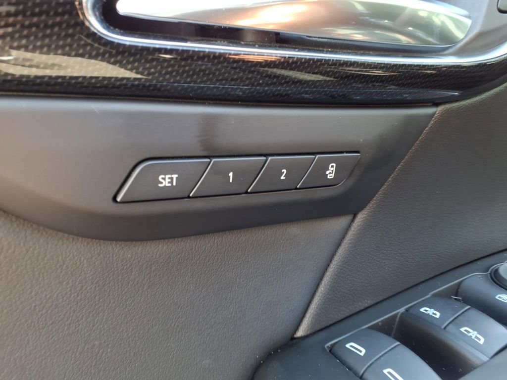 Used 2022 Buick Envision Essence w/ Sport Touring Package image 9