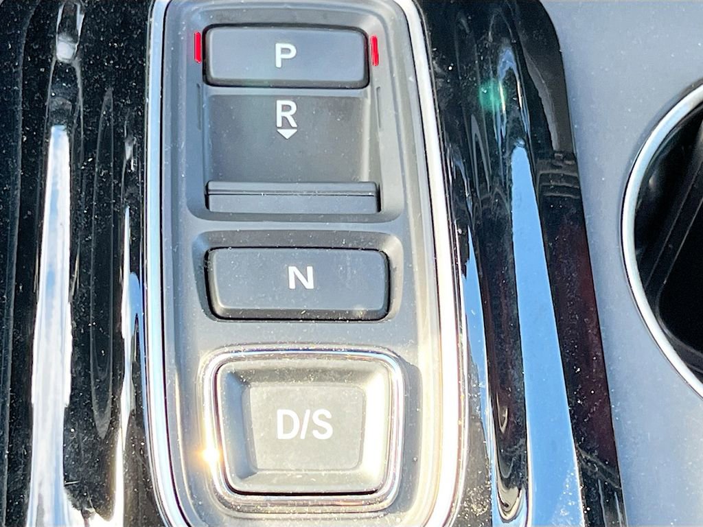 Used 2025 Honda Pilot Touring image 17