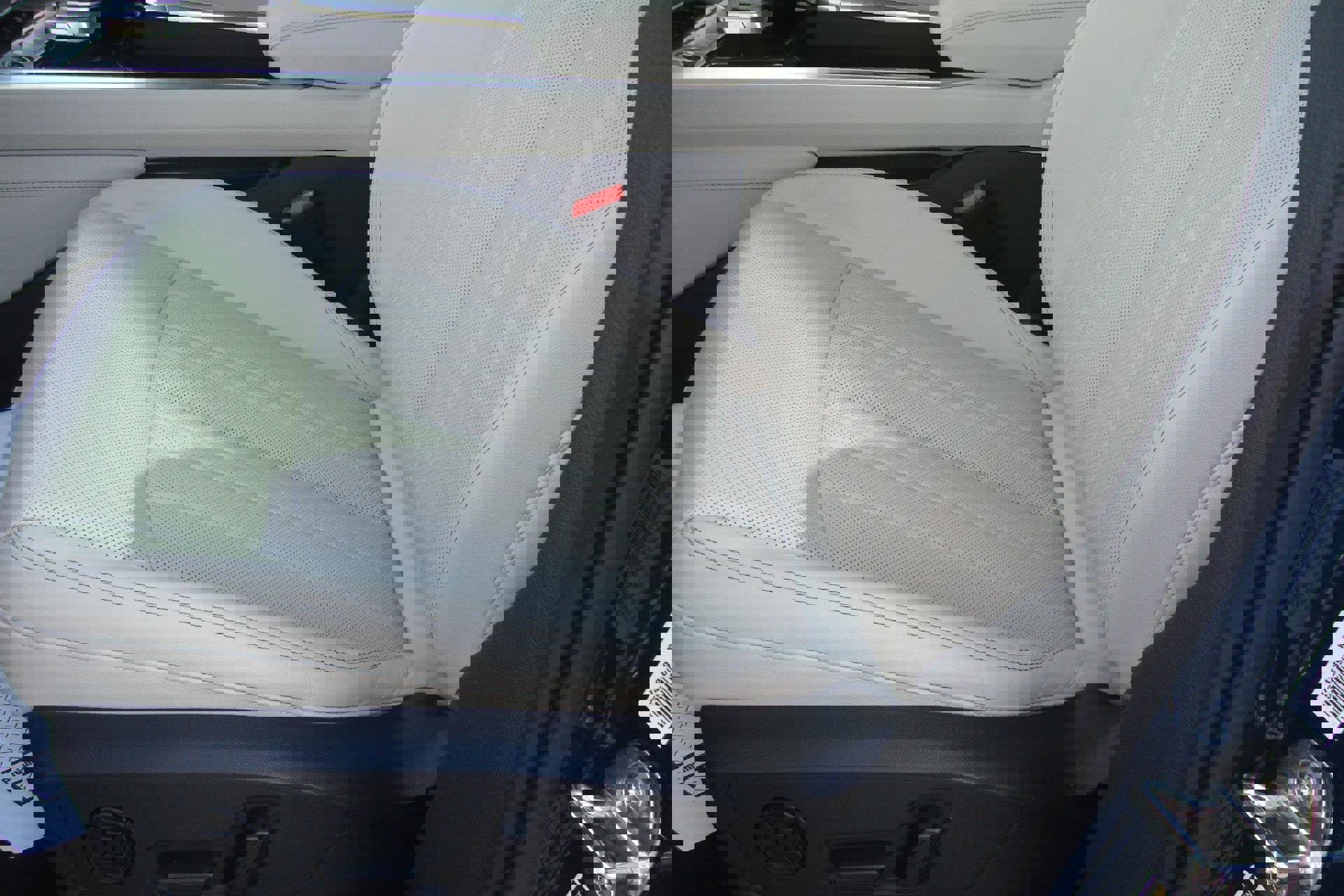 Used 2022 Audi e-tron Premium Plus image 27