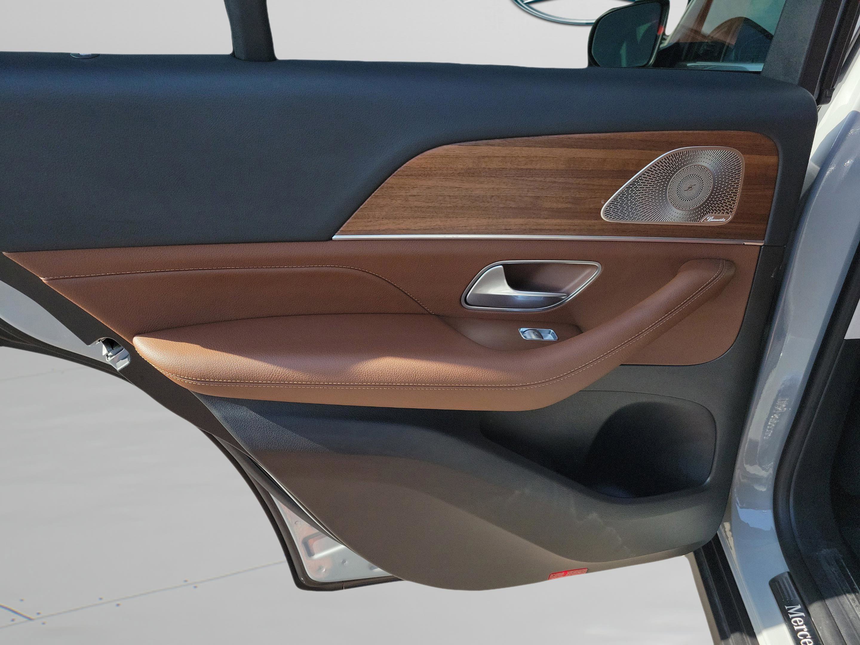 Used 2025 Mercedes-Benz GLE 450e 4MATIC image 11