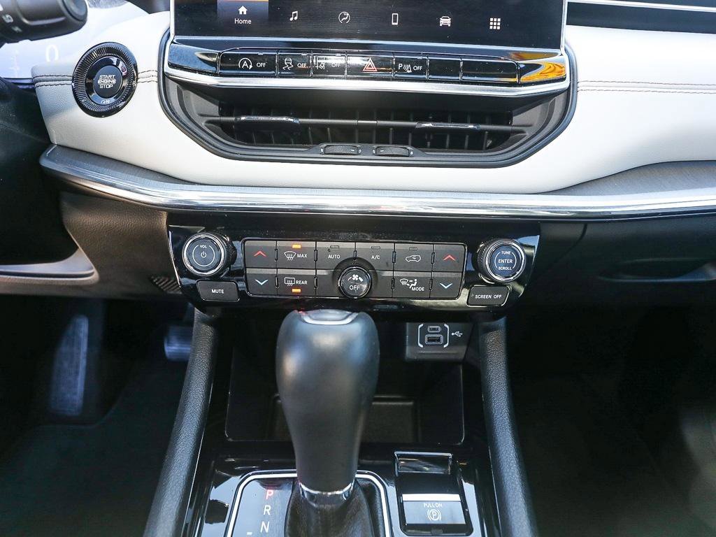 Used 2024 Jeep Compass Limited image 17