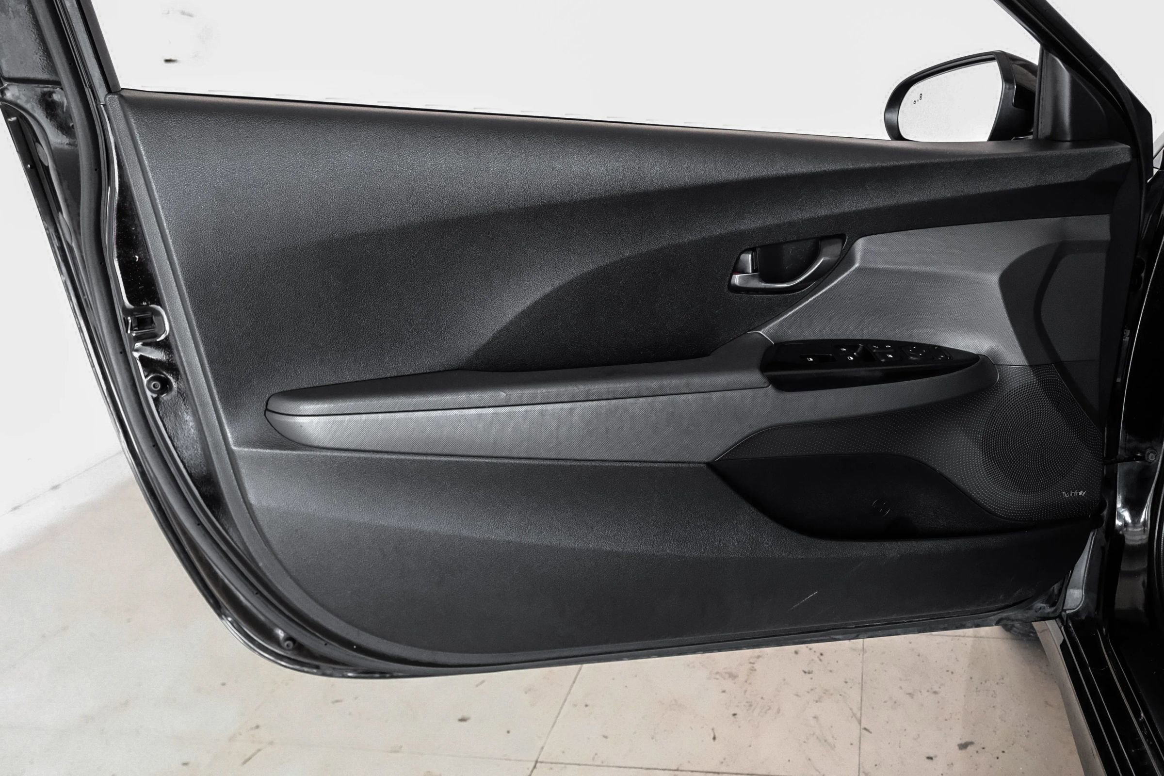 Used 2020 Hyundai Veloster Turbo FWD image 36